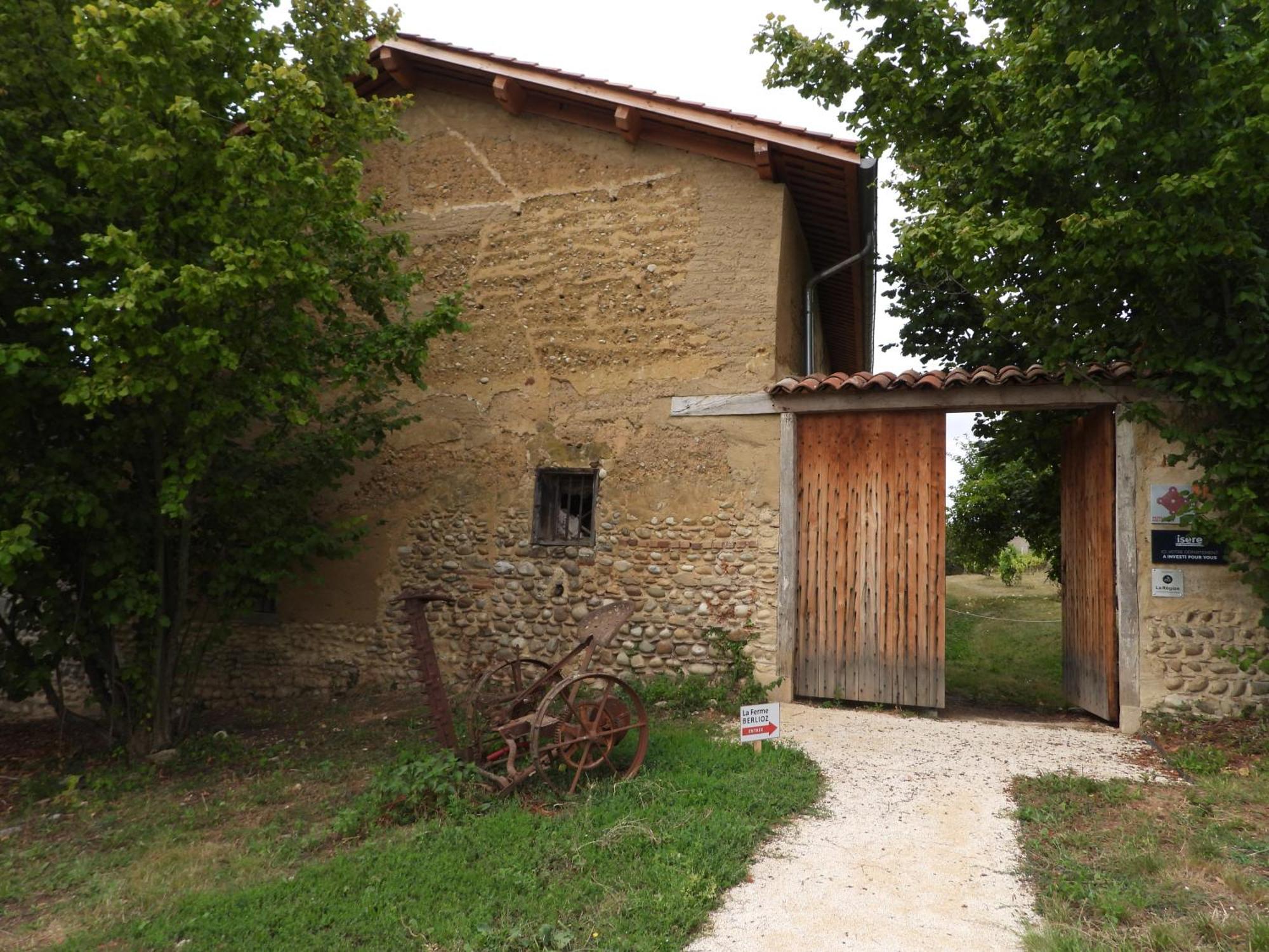 الشقق الفندقية La Cote-Saint-Andreفي  La Ferme De Berlioz المظهر الخارجي الصورة