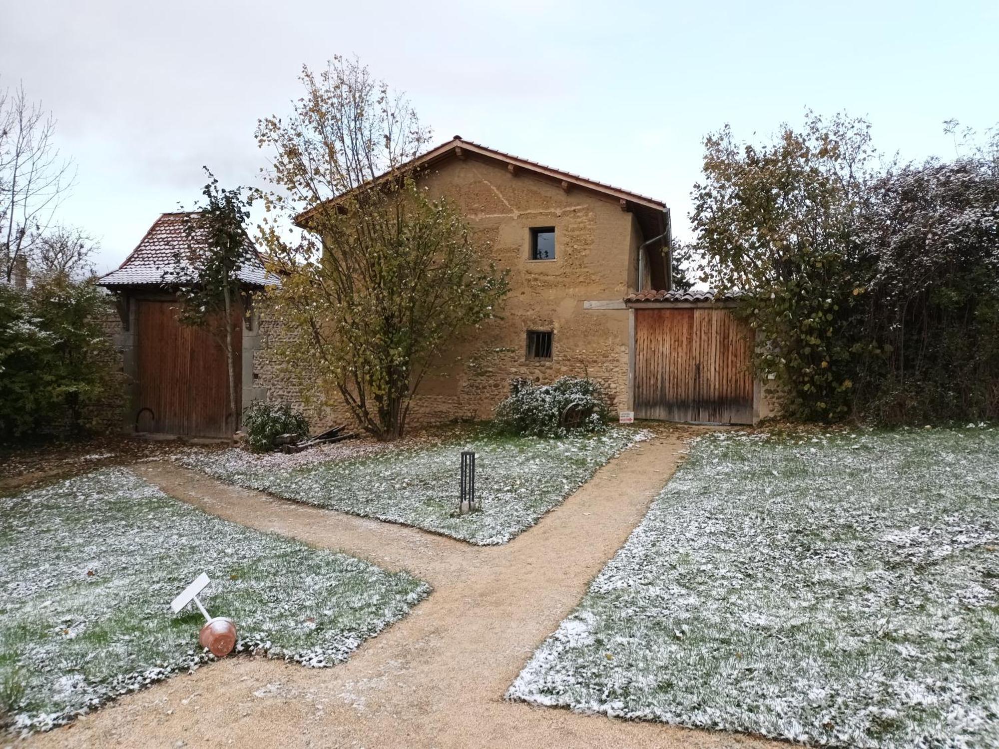 الشقق الفندقية La Cote-Saint-Andreفي  La Ferme De Berlioz المظهر الخارجي الصورة